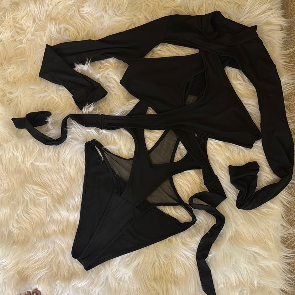 SHEIN Black Long Sleeve Cut Out Bodysuit